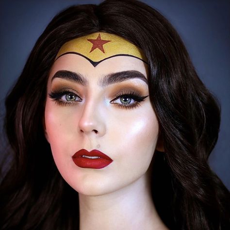 Wonder Women Makeup Ideas, Super Woman Makeup, Super Woman Makeup Halloween, Super Girl Makeup Halloween, Wonder Woman Costume Makeup, Superwoman Makeup Halloween, Easy Wonder Woman Costume, Superhero Makeup Easy, Wonder Woman Makeup Tutorial