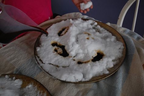 Prairie Recipes, Molasses Candy, Snow Candy, Library Marketing, Candy Recipes Homemade, Little House On The Prairie, Sugar Candy, Food Writing, Winter Party