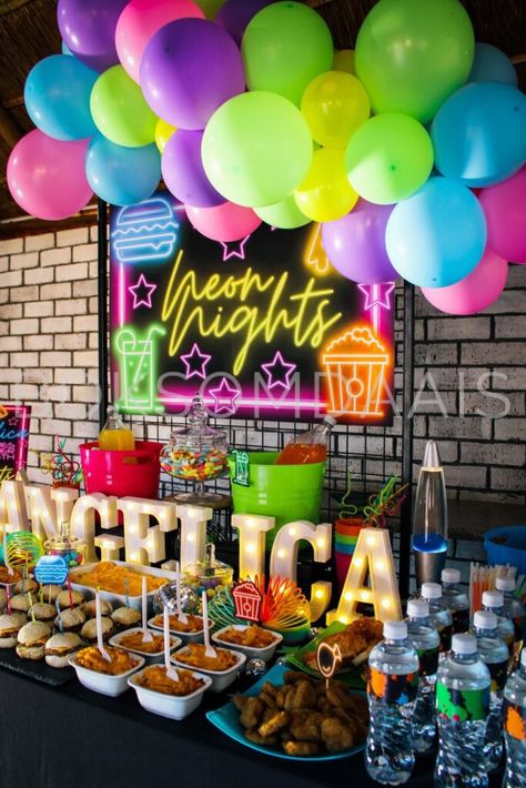 Food For Glow In The Dark Party, Neon Party Design, Glow Party Food Table, Neon Birthday Activities, Neon Nights Party, Birthday Party Buffet Ideas, Glow In The Dark Party Food, Caramel Cupcake Filling, Glow Party Food