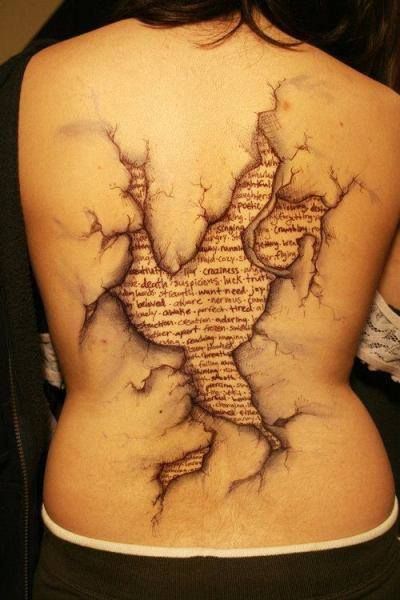 Writing Under Cracked Skin Tatoo 3d, Amazing 3d Tattoos, Geniale Tattoos, Incredible Tattoos, Weird Tattoos, 3d Tattoos, 3d Tattoo, Back Tattoo Women, Book Tattoo