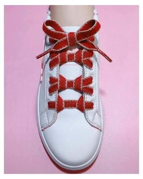 👟👟 #shoelaces #ways #to #tie #videos #vans #shoelaceswaystotievideosvans Tie shoes lace in fashion way. #diy #shoes #sneakers Ribbon Shoe Laces, Shoe Lacing Techniques, Ways To Lace Shoes, How To Tie Shoes, Ribbon Shoes, Shoe Lace Patterns Converse, Lace Patterns Converse, Diy Clothes And Shoes, Diy Fashion Hacks