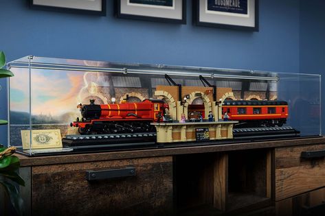 Harry Potter Lego Collection Display, Lego Showcase, Lego Harry Potter Minifigures Display, Lego Harry Potter Display Case, Train Display, Lego Hogsmeade Moc, Lego Hogwarts, Lego Train, Lego Trains