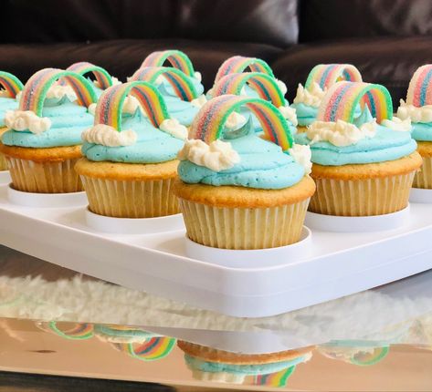 Sour Candy Cupcakes, Rainbow Candy Cupcakes, Sour Candy Recipe, Candy Drawing, Sour Belts, Candy Cupcake, Vanilla Buttercream Frosting, Rainbow Ribbon, Rainbow Cupcakes