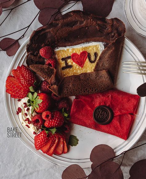 Crepe love letter - Bake-Street.com Pancake Breakfast Ideas, Crepes Healthy, Crepe Breakfast, Crepe Dessert, Recipe Crepes, Crepes Easy, Breakfast Crepe, Pancake Ideas, Homemade Crepes