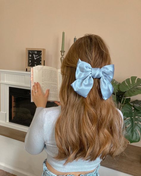 Baby Blue And Brown Outfit, Picture Day Hair, Brown Hairstyles, Blue Hair Bows, Fav Place, Beautiful Profile Pictures, Casual College Outfits, Bow Hairstyle, Hair Ribbon