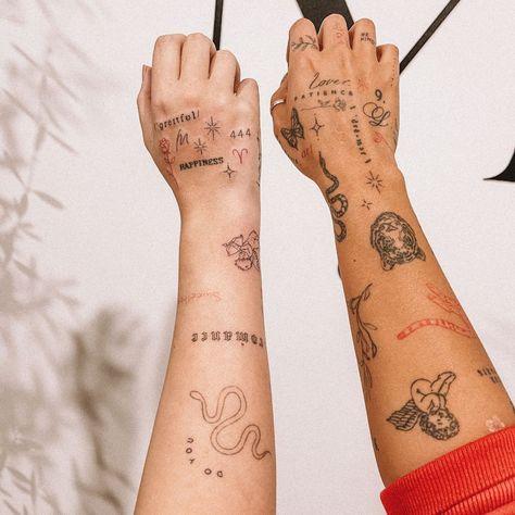 Tattoos Infinity, Band Tattoos, Single Needle Tattoo, Omerta Tattoo, Skeleton Hand Tattoo, Tattoos Geometric, Hand Tattoos For Women, Red Tattoos, Small Hand Tattoos