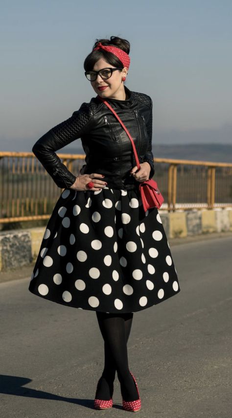 1950 Costume Ideas Woman, Rockabilly Halloween Costume Ideas, Pin Up Girl Outfits, Pin Up Outfits Rockabilly, Easy 50s Outfit, Retro Costume Ideas, Pin Up Girl Costume, Moda Pin Up, Easy Halloween Outfit