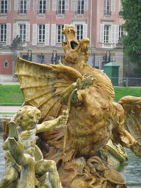 Le Château de Versailles fountain, France Sculpture Fountain, Versailles Garden, Chateau Versailles, Fountain Of Youth, French History, Palace Of Versailles, Chateau France, Water Fountain, Versailles