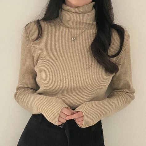 Turtle Neck Sweaters Women, Light Brown Turtleneck Outfit, Tan Turtleneck Sweater Outfit, Half Turtle Neck Outfit, Beige Turtle Neck Outfit, Turtle Neck Aesthetic Outfit, Beige Knit Turtleneck, Cute Turtleneck Outfits, Aesthetic Turtleneck Outfit