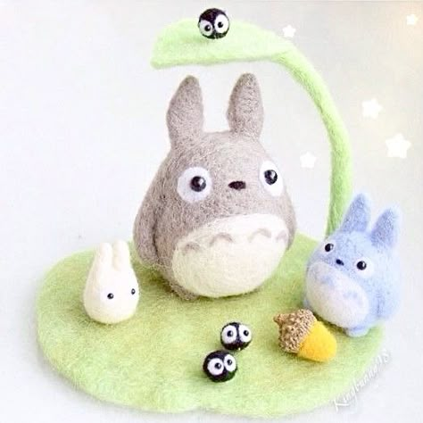 Studio Ghibli Needle Felt, Anime Needle Felting, Needle Felting Keychain, Felted Totoro, Needle Felting Ideas, Fall Felt Crafts, Needle Felt Art, Needle Felted Ornaments, Felting Needles