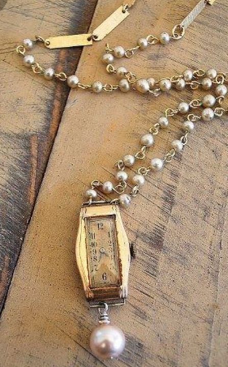 Watch Upcycle, Steampunk Necklaces, Pouch Necklace, Old Jewelry Crafts, Celtic Knot Jewelry, Altered Art Jewelry, Old Watch, Upcycled Vintage Jewelry, Vintage Jewelry Ideas