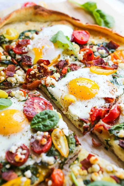 Breakfast Pizza Breakfast Pizza Recipe Healthy, Breakfast Flatbread Recipes, Breakfast Pizza With Tortilla, Breakfast Pizza Ideas, Flatbread Breakfast Pizza, Flatbread Breakfast Recipes, Healthy Breakfast Pizza, Pizza Breakfast, Pizza Dough Breakfast Recipes