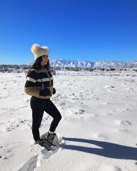 Cream Beanie Outfit, Duckboot Outfits, Pom Pom Beanie Outfit, Erin Budina, Cream Beanie, Outfit Cream, Winter Vacation Outfits, Utah Fashion, Lola Monroe