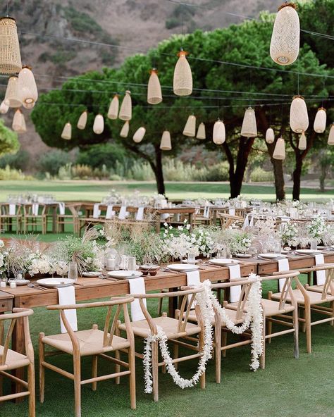 Martha Stewart Weddings on Instagram: “Wishbone chairs, woven chandeliers, and floral garlands? Now that's a combination we can get behind! 👌🏼 Alex and Drew's neutral décor…” Palm Springs Wedding Venues, California Ranch Wedding, Sarah Winward, Socal Wedding Venues, Orange County Wedding Venues, Fall Wedding Color Palette, Southern California Wedding Venues, Jose Villa, California Wedding Venues