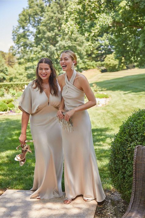 For the classic bride who's opting to wear a simple and traditional wedding dress, this halterneck bridesmaid dress will complement your timeless aesthetic perfectly. You can choose from seven colors including blue, dusty rose, and this stunning champagne for a spring or summer wedding. Head to the link for more of our favorite champagne bridesmaid dresses. // Photo: BHLDN Silky Satin Dress, Champagne Bridesmaid Dresses, Champagne Bridesmaid, Bridal Party Dresses, Satin Maxi, Satin Maxi Dress, Champagne Color, Satin Dress, Outfits Casuales