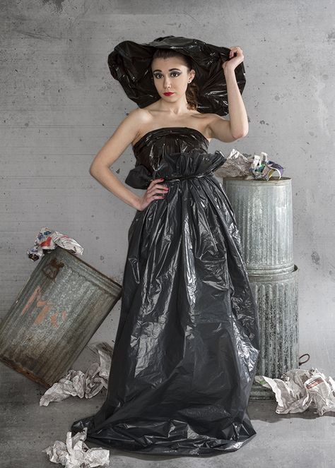 Photo shoot - Runway Garbage Bag Dress, Trash Bag Dress, Anything But Clothes, Recycled Outfit, Chubby Style, Trash Fashion, Recycled Outfits, Evening Dress Patterns, Carpet Outfits