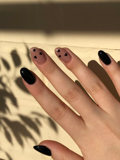 Black Nail Paint Ideas, Short Nails Inspo Black, Simple Nail Designs Dark, Black Simple Nail Designs, Dark Short Nails Ideas, Black Nail Extensions, Black Nail Ideas Short, Break Up Nails, Dark Colour Nails Designs