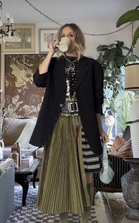 Quirky Street Style, Dark Maximalist Fashion, Fall Fashion Aesthetic 2023, Maximalist Formal Outfit, 70s Fashion Catalog, Goth Maximalism Fashion, Dark Maximalism Outfits, Eclectic Fashion Vintage, Irish Street Style