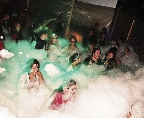 I chose this picture because this is the foam party that the AKAs decided to throw. This is where also Melcalis meets her mate. House Party Aesthetic, Drinks Pictures, Frat Party, Party Outfit College, Foam Party, Pool Party Outfits, Frat Parties, Dinner Party Themes, Super Party