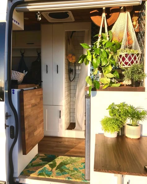 Van Life Ideas, Van Dwelling, Van House, Country Vibe, Kombi Home, Van Conversion Interior, Campervan Life, Van Life Diy, Camper Van Conversion Diy