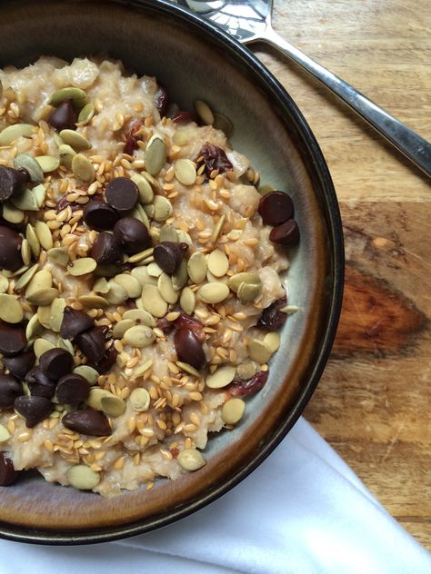 Oatmeal, flax and pumpkin seeds are great for boosting milk supply, but were you aware that cherries promote let down? This Booby Boosting Dark Chocolate and Cherry Oatmeal is not only delicious, b… Pumpkin Seed Oatmeal, Oatmeal Lactation Cookies, Boosting Milk Supply, Cherry Oatmeal, Boost Milk Supply, Low Milk Supply, Healthy Entrees, Lactation Recipes, Lactation Cookies