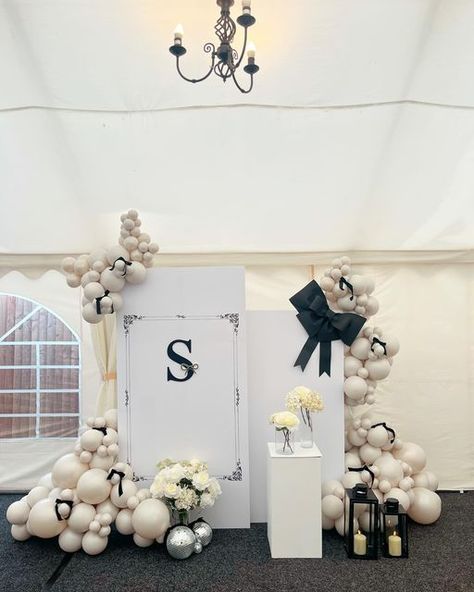 25th Birthday House Party Ideas, Black And White Birthday Backdrop, Bows Party Decorations, Pearls And Bows Party, Black Bow Party, Bow Backdrop, Black And White Birthday Party, Birthday Black And White, Pink Birthday Decorations