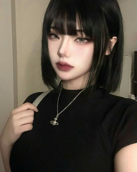 Ulzzang Makeup Look, Short Black Hair With Bangs, Anime Bangs, Long To Short Haircut, Smoky Makeup, Hairstyles Asian, Best Haircuts For Women, Ulzzang Hair, Mode Ulzzang