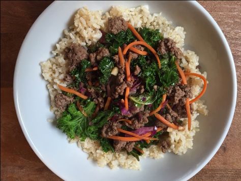 Ready in less than 30 minutes, Ground Beef and Kale Stir-Fry makes a simple yet nutritious weeknight meal. @MomNutrition Beef And Kale, Kale Stir Fry, Food Savoury, Cow Meat, Mom To Mom, Kale Recipe, Broccoli Stir Fry, Simple Meals, Kale Recipes