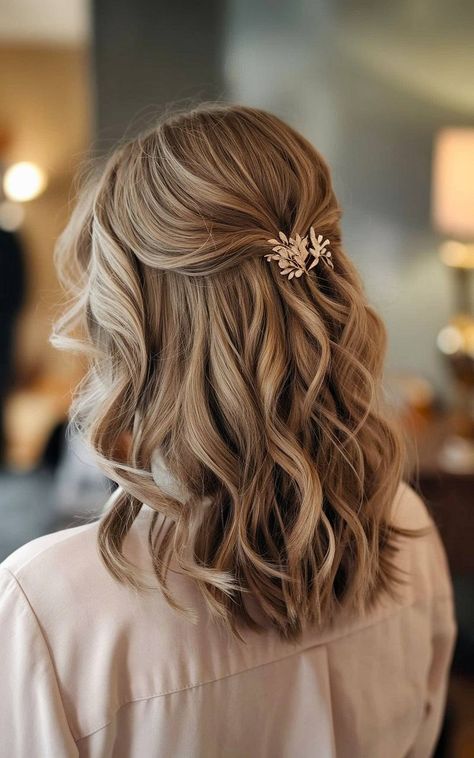 Formal medium-length hairstyle with loose curls and a decorative hairpiece. Bridesmaid Hair Center Part, Bride Hairstyles For Mid Length Hair, Bride Hairstyle For Fine Hair, Loose Hairstyles For Medium Hair, Bridemaids Hairstyles Blonde, Easy Bridal Hair Medium Length, Simple Hair For Bridesmaids, Wedding Hair For Bride Medium Length, Wedding Hairstyles For Bride Medium Length