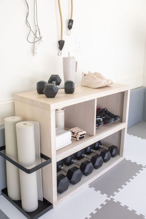 Small Indoor Gym Ideas, Small Workout Corner In Bedroom, Aesthetic Home Gym Room, Gym Designs For Home, Gym In Dining Room, Small Gym Room Ideas Garage, Sports Corner In Room, Home Pilates Setup, Very Small Home Gym