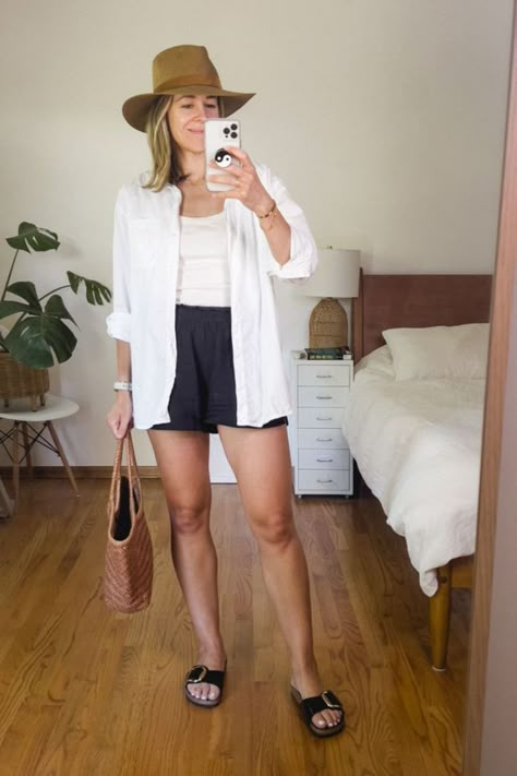 Summer Style // Summer outfit idea. Casual Summer Outfits For Moms Over 30, Mid Size Minimalist Outfits, Moms Summer Outfits, Weekend Mom Outfit Summer, 40 Year Old Summer Outfits, Medium Size Summer Outfits, Hot Summer Outfits 2023, Breezy Summer Outfits, Summer Mom Aesthetic