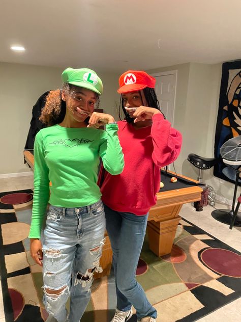 Mario And Luigi Halloween, Mario And Luigi Costumes, Luigi Halloween Costume, 2 Person Halloween Costumes, Luigi Costume, Halloween Fits, Mario Costume, Friend Costumes, Mario Luigi