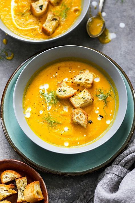 Roasted Carrot and Fennel Soup with Garlic-Thyme Croutons | www.floatingkitchen.net Yankee Recipes, Ab Food, Carrot And Fennel Soup, Floating Kitchen, Fennel Soup, Roasted Carrot, Leftovers Soup, Winter Soup, Pureed Soup