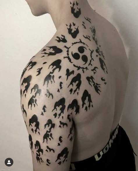 Six Paths Tattoo, Unique Anime Tattoos, Anime Tattoos Ideas, Sasuke Curse Mark Tattoo, Anime Tattoos For Men, Tattoo Chest And Shoulder, Curse Mark Tattoo, Anime Tats, Seven Deadly Sins Tattoo