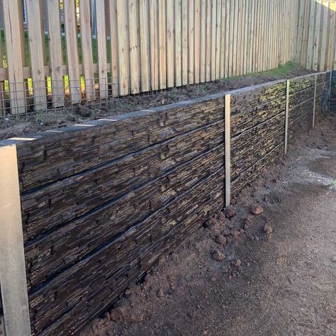 Retaining Wall Materials, Wood Retaining Wall Backyard, Build Retaining Wall, Retaining Wall Ideas Diy, Alternative Retaining Wall Ideas, Backyard Retention Wall Ideas, Sloped Backyard Retaining Wall Ideas, How To Hide A Retaining Wall, Easy Retaining Wall Ideas Cheap Diy