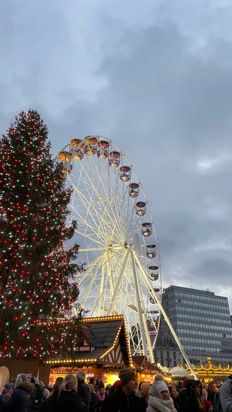 Nottingham Aesthetic, Operation Christmas Children, Moonlight Photography, Winter Fairy, Cute Christmas Wallpaper, London Christmas, Christmas Feeling, Christmas Wonderland, Christmas Porch