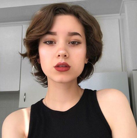 Short Hair Cuts For Round Faces, Short Brown Hair, Shot Hair Styles, Olivia Culpo, Round Face Haircuts, Short Hair Styles For Round Faces, Cute Hairstyles For Short Hair, Teen Hairstyles, Short Hair Haircuts