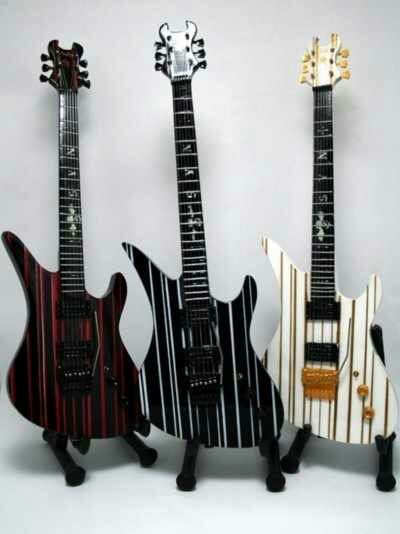 Synyster Gates of Avenged Sevenfold's guitars. Schecter Guitars, Synyster Gates, Bass Guitar Lessons, Signature Guitar, Unique Guitars, Guitar Collection, Guitar Gear, Avenged Sevenfold, Guitar Building