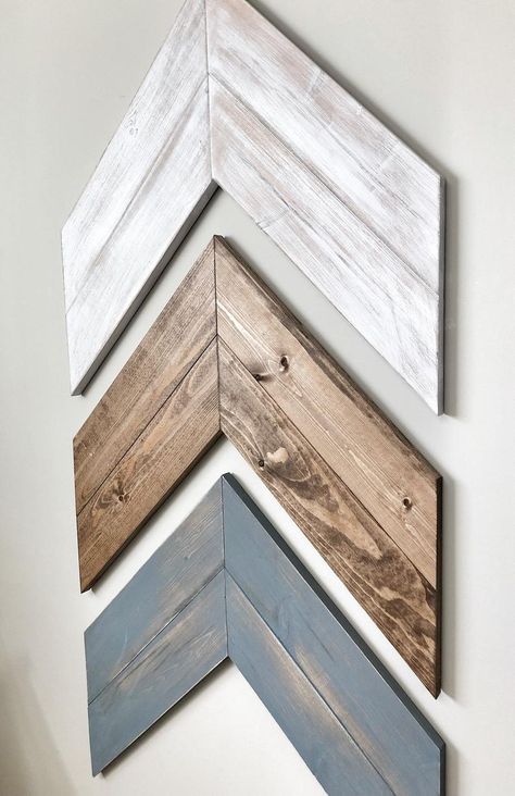 Rustic Wood Wall Decor, Rustic Wood Wall, Chevron Arrows, Antique Booth, Wall Decor Rustic, Diy Wand, Simple Wall Decor, Reclaimed Wood Wall Art, Rustic Nursery