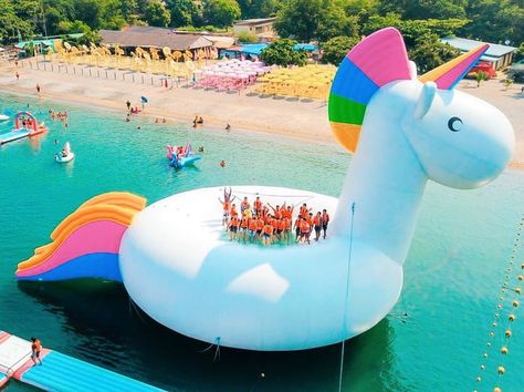 The World's Largest Blow Up Unicorn Is Going To Australia Summer Pool Floats, Cute Pool Floats, Unicorn Island, Inflatable Unicorn, Inflatable Island, Unicorn Float, Cool Pool Floats, Pool Floaties, Pool Floats