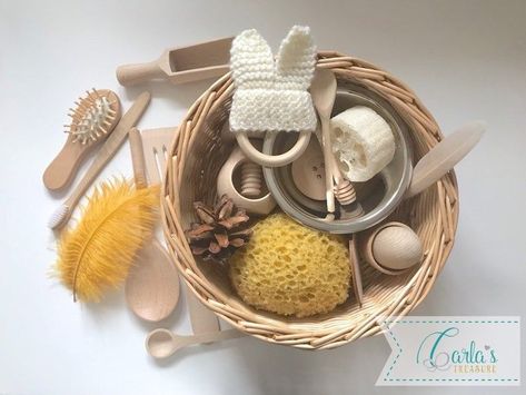 Star Sensory, Sensory Basket, Infant Toddler Classroom, Montessori At Home, Montessori Environment, Treasure Basket, Heuristic Play, Natural Objects, Baby Sensory Play