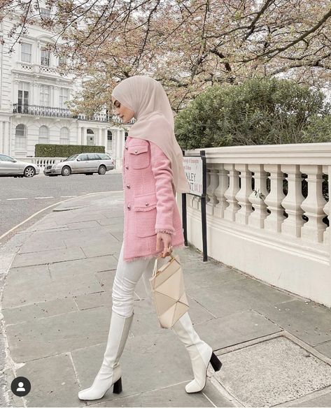 Hijabi Fashion Winter, Malay Hijab, Modest Fashion Hijab, Hijab Style Casual, Europe Outfits, Hijabi Fashion Casual, Hijabi Style, Modesty Fashion, Classy Dress Outfits