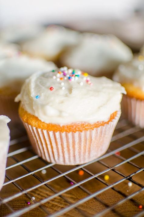 The easiest, homemade cupcakes in the world! Children In Need Cakes, Best Vanilla Cupcake Recipe, Easy Vanilla Frosting, Homemade Vanilla Cupcakes, Easy Vanilla Cupcakes, Easy Dessert Recipes Quick, Vanilla Cupcake Recipe, Homemade Cupcakes, Diy Cupcakes