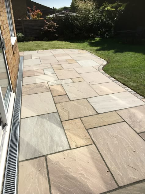 Patio Colours Ideas, Patio Garden Design Ideas, Paving Border Ideas, Paving Around House, Paving Garden, Small Garden Patio Ideas Paving, Sandstone Patio Ideas, Patio With Border, Backyard Paving Ideas