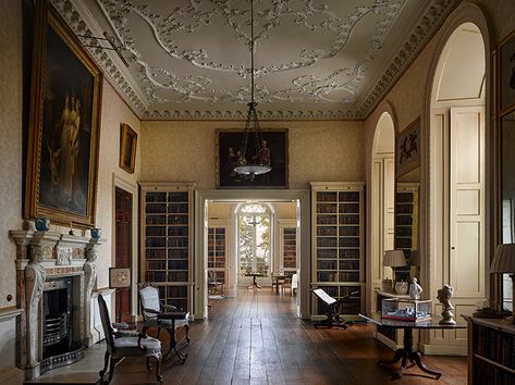 Powderham: The Devonshire castle that's been in the same family for 600 years - Country Life Traditional Chic, Chatsworth House, English Manor, Living Modern, English Country House, Design Del Prodotto, Stately Home, Classic Interior, Manor House