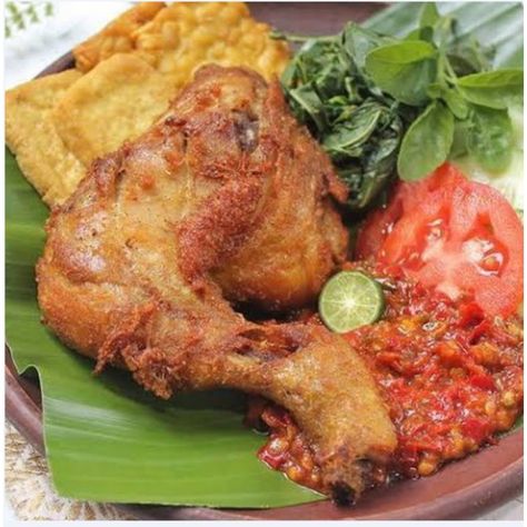 Kumpulan gambar tentang Gambar Ayam Goreng Lalapan, klik untuk melihat koleksi gambar lain di KibrisPDR Sushi Night, Cooking Tutorials, Indonesian Food, Food Plating, Fried Chicken, Food Inspiration, Easy Dinner, Food Videos, Food Blog