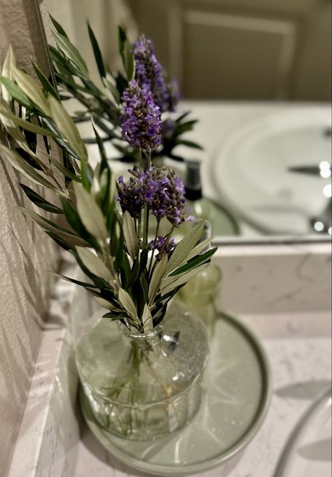 Natural Lavender and olive tree cuttings decor. Sweet and simple. Olive Lavender Wedding, Olive Green And Lavender, Sage Decor, Olive Decor, Lavender Centerpieces, Olive Wedding, Wedding Reception Table Decorations, Lavender Sage, Wedding Table Flowers