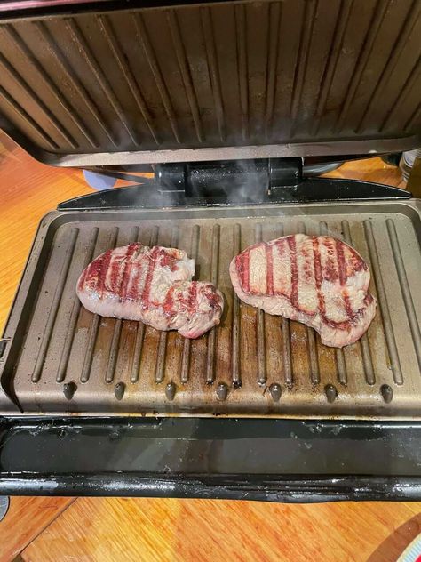 George Foreman Grill — Grill Times and Temperature Guide Ribeye Dinner, George Foreman Grill Recipes, Foreman Grill Recipes, Clean Chicken Recipes, Steak Bbq, George Foreman Grill, Creamy Chicken Recipes, Baked Chicken Recipes Easy, Asian Chicken Recipes