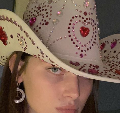 Cowboy Hat Harry Styles Concert, Taylor Swift Lover Cowboy Hat, Taylor Swift Cowboy Hat Ideas, Taylor Cowboy Hat, Pearl Cowgirl Hat, Taylor Swift Cowboy Hats, Eras Tour Cowboy Hat, Cowboy Hat Taylor Swift, Taylor Swift Cowboy Hat