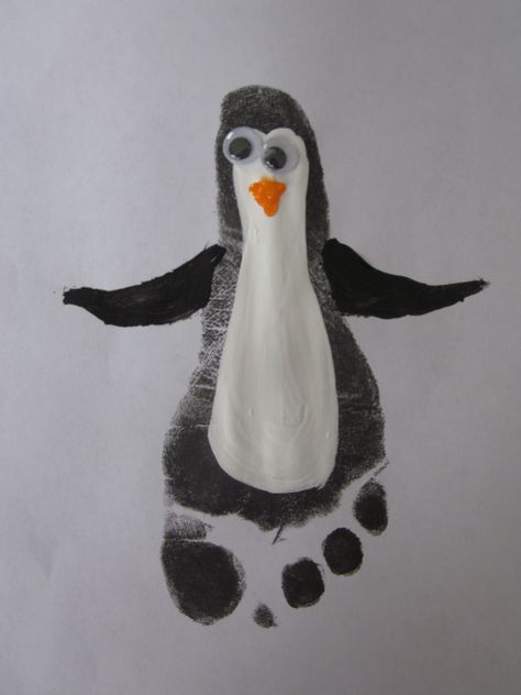 Cover the foot in white paint, leaving the toes uncovered Paint toes with black paint, place foot on paper Outline white paint with black, as show below Give your penguin a cute little face! #individuallearning #fun #wherelearningisfun #imagination #creativity #childrensbooks #kids #Ilovetoread Penguin Crafts Preschool, Footprint Penguin, Macaroni Crafts, Arctic Animals Crafts, Winter Animal Crafts, Handprint Calendar, Winter Crafts For Toddlers, Fun Winter Crafts, Penguin Crafts